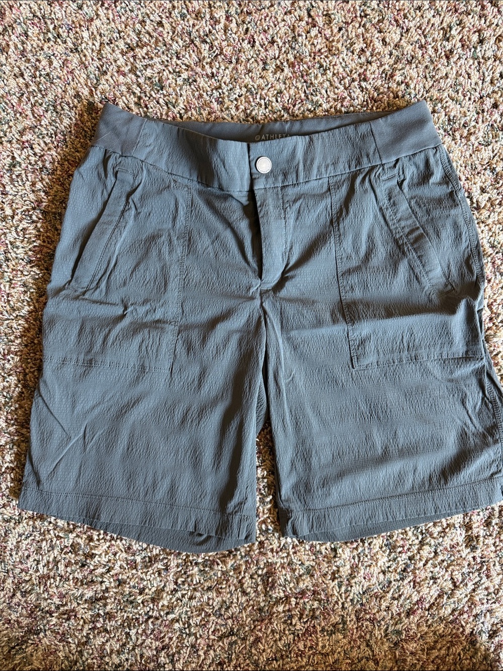 Athleta Women's Olive Trekkie 9” Bermuda Shorts Size 8